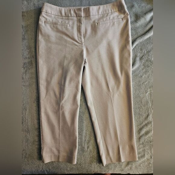 Chico's Fabulously Slimming Women's Capri Pants 0 (Small 4) Tan Mid Rise EUC - Picture 1 of 7